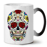 Caneca colorida do crânio mexicano