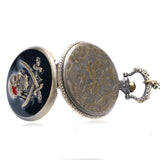 Relógio de bolso do crânio <br/> Sabres piratas